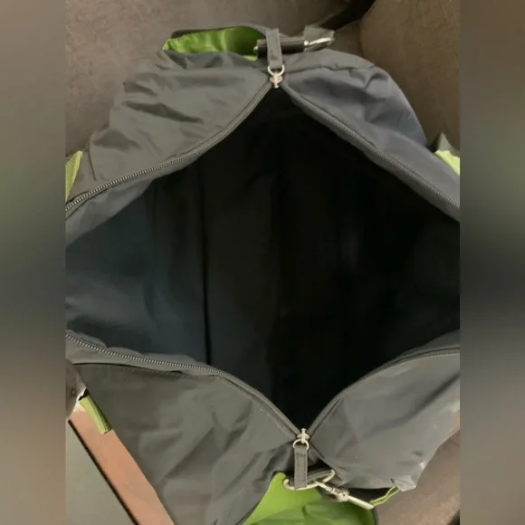 New Kenneth Cole Reaction travel / duffle bag